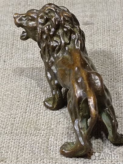 Лев из бронзы