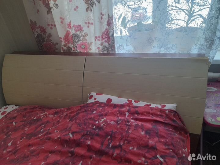 Кровать двухспальная с матрасом