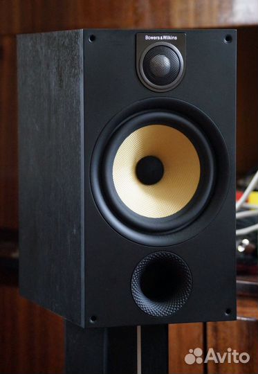 Акустические колонки Bowers Wilkins 685 S2