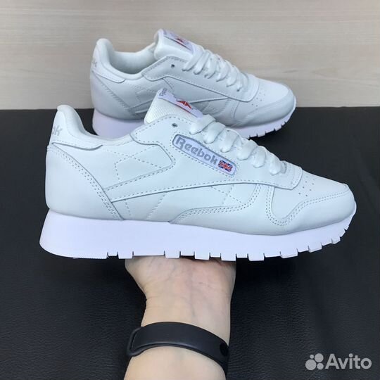 Кроссовки Reebok Classic белые женские