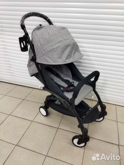 Новая компактная коляска в полной комплектации