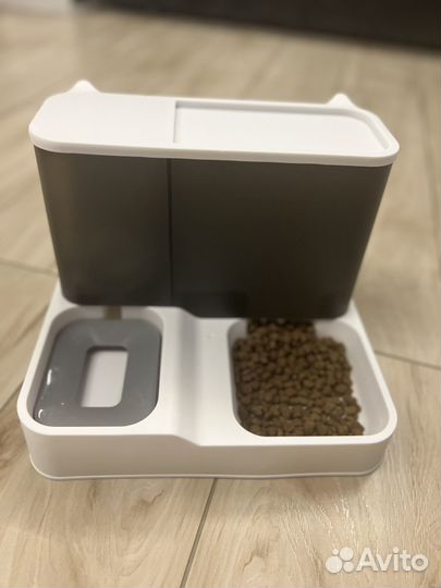 Автоматическая кормушка для кошек и собак