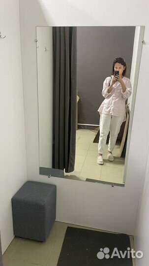 Примерочная кабина с зеркалом, шторой и пуфом