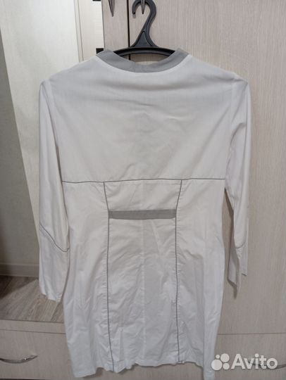 Белый медицинский халат женский