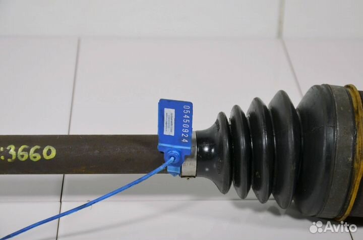 Приводной вал передний правый Dodge Caravan 4