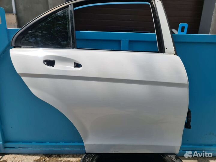 Дверь задняя правая Mercedes W204 дефект