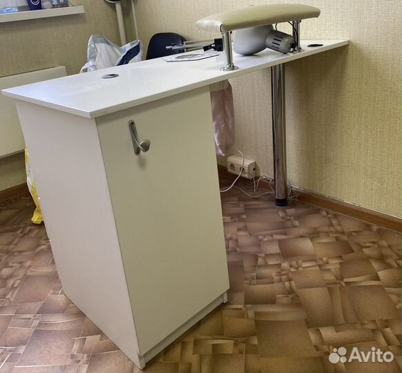 Маникюрный стол