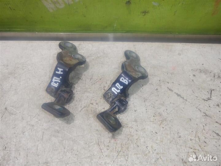 Петля двери Форд Фокус 1