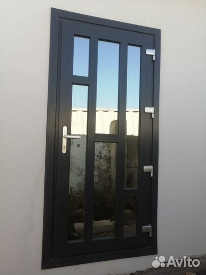 Дверь пластиковая входная