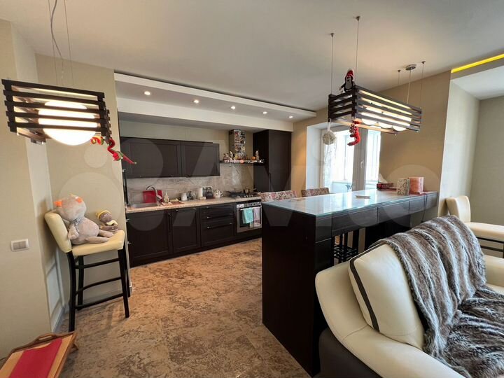 2-к. квартира, 64 м², 4/10 эт.