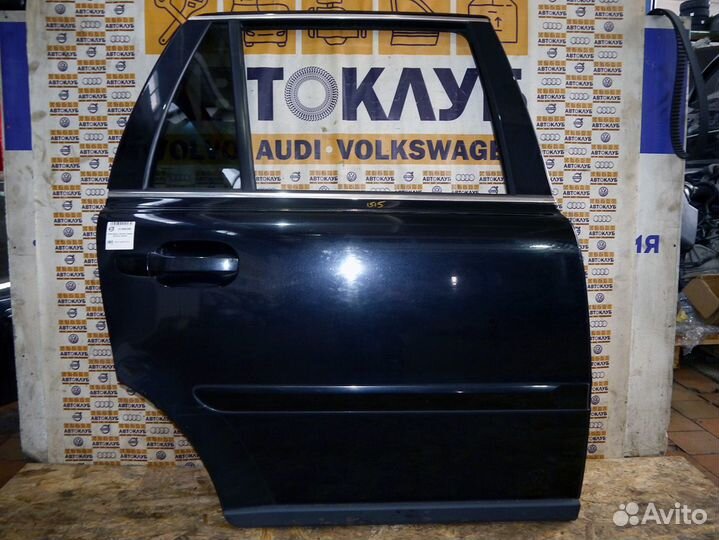 Дверь задняя правая Вольво XC90 черная