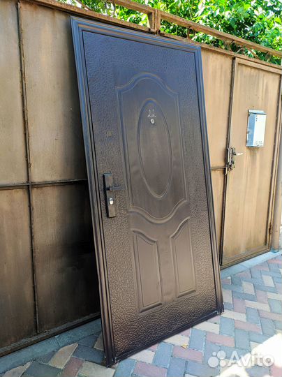 Дверь входная металлическая