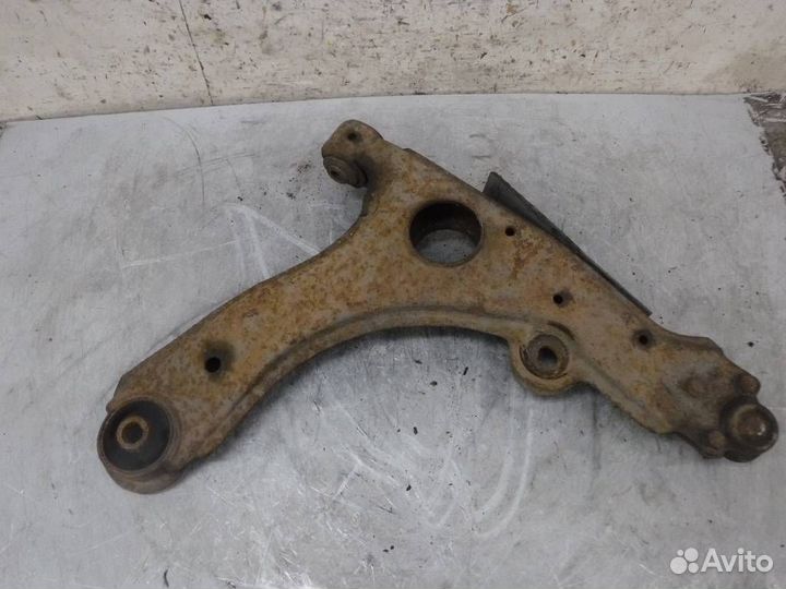 Рычаг передний 357407151