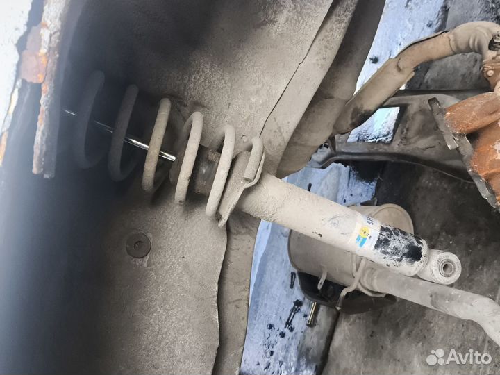 Задняя стойка KIA