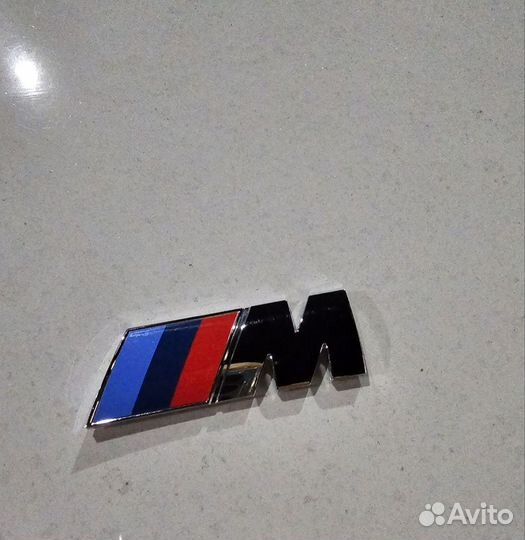 Оригинальный шильдик BMW M