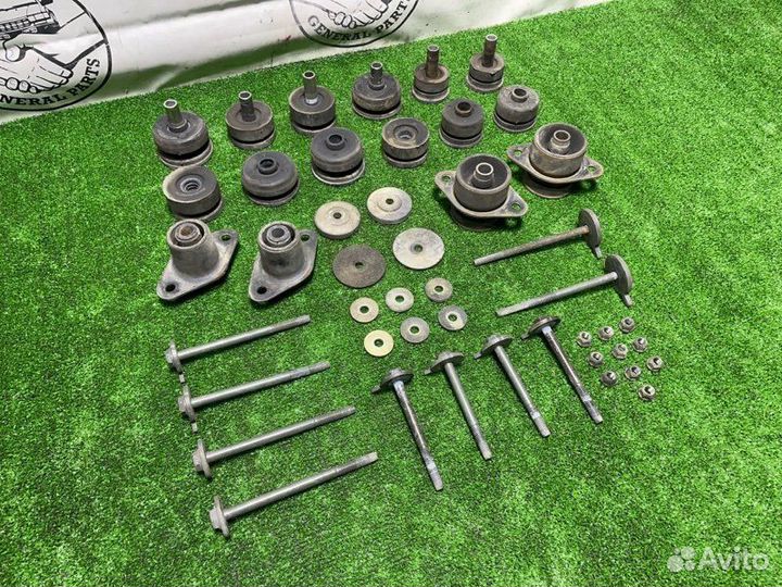 Подушка кузова Toyota Land Cruiser Cygnus UZJ100