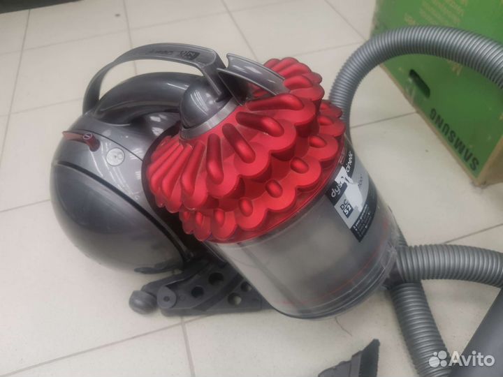 Пылесос Dyson dc52