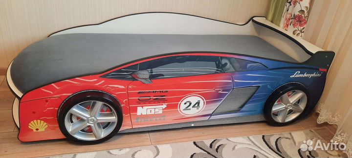 Детская кровать машина