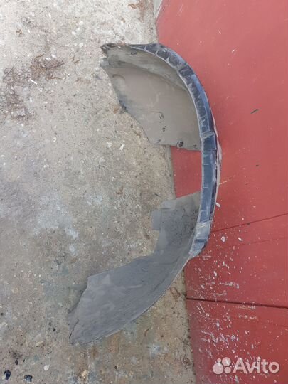 Подкрылок передний правый Террано