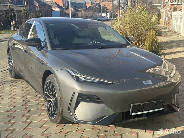 Geely Galaxy E8 646 л.с. AT, 2024, 89 км