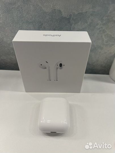 Левый наушник Apple AirPods 2 и кейс (футляр)