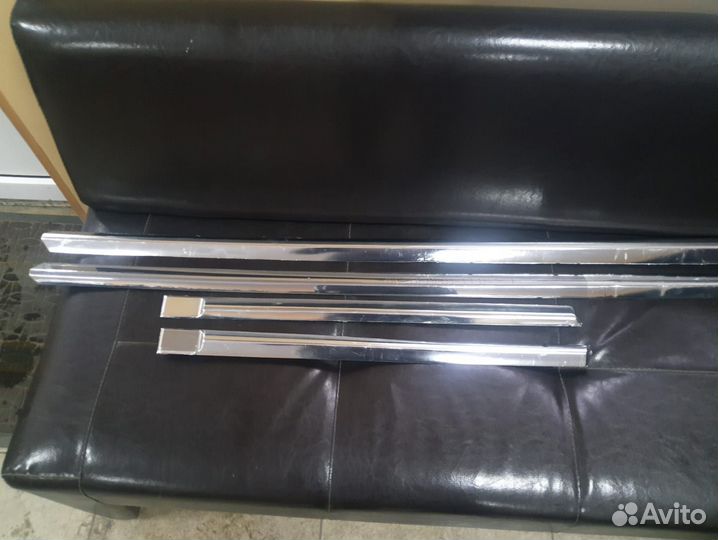 Молдинги левых дверей Cadillac Escalade