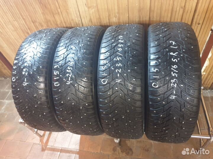 Nokian Tyres Hakkapeliitta 8 SUV 235/65 R17 107T