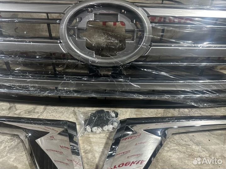 Решетка радиатора Toyota Land Cruiser 200 2015