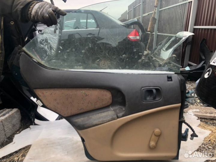 Дверь задняя левая Chrysler Neon