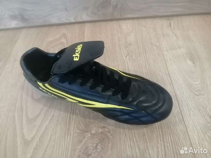 Футбольные бутсы