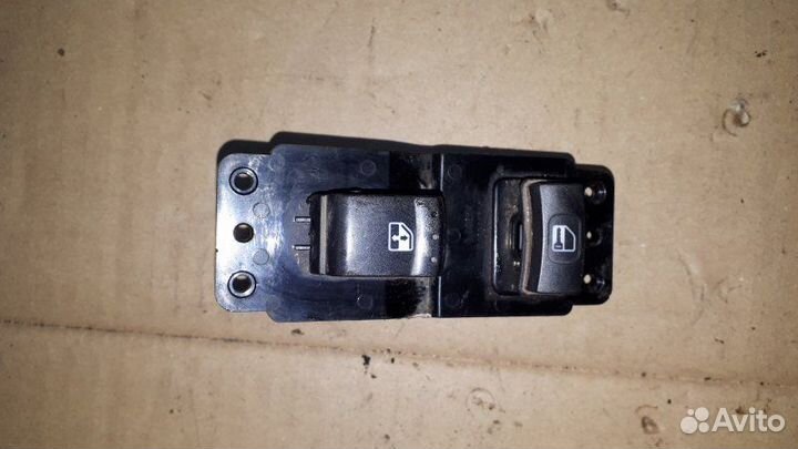 Блок управления стеклоподъемниками передний правый