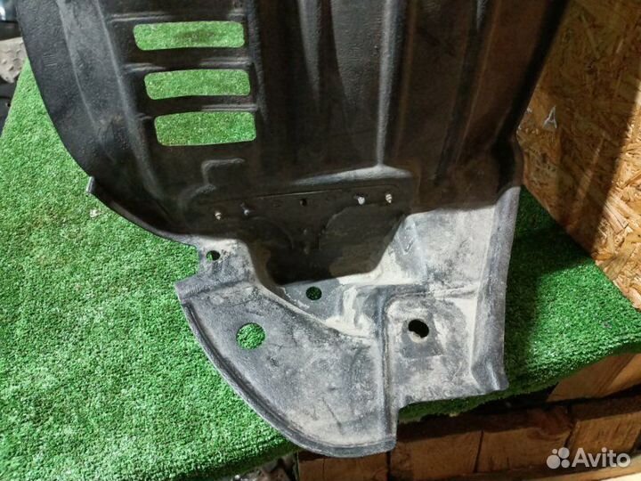 Защита арок (подкрылок) передняя правая Toyota
