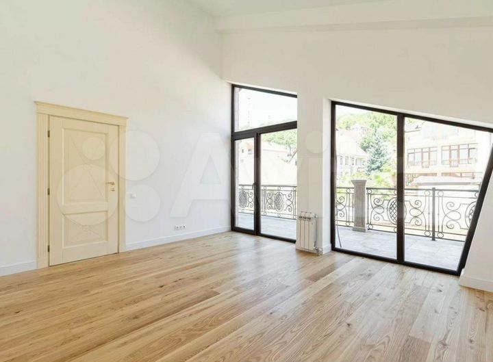 Дом 400 м² на участке 7 сот.