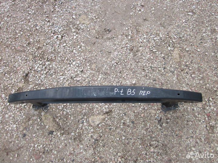 Усилитель переднего бампера Фольксваген Пассат Б5+