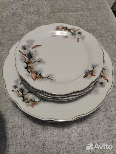 Набор тарелок