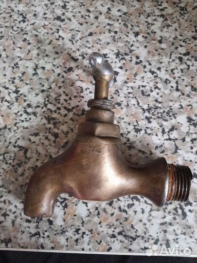 Кран старинный водопроводный