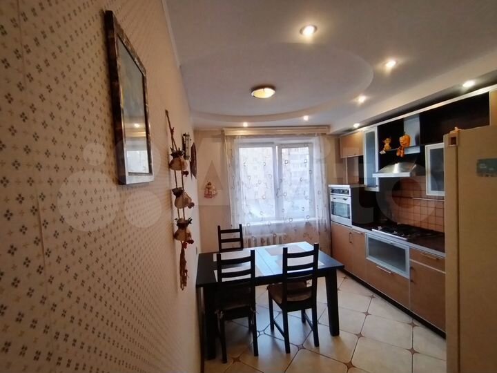 3-к. квартира, 82 м², 4/10 эт.