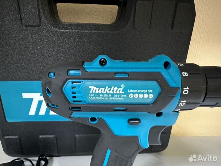 Шуруповерт Makita с набором оснаски