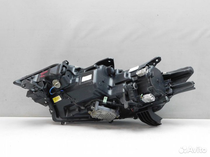 Фара правая Mitsubishi Outlander