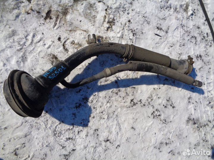 Горловина топливного бака Nissan Laurel HC35