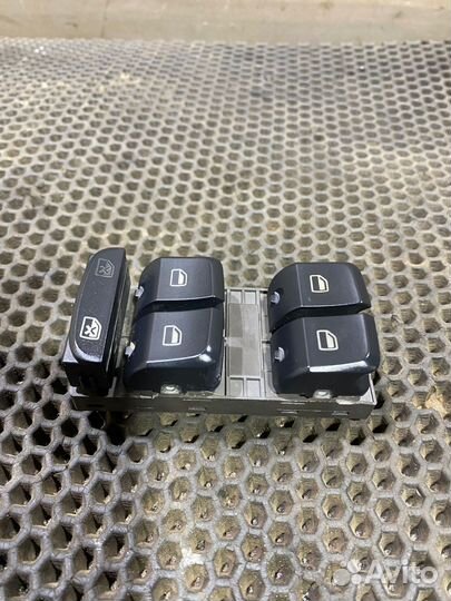 Блок управления стеклоподъёмниками Audi Q5 8R