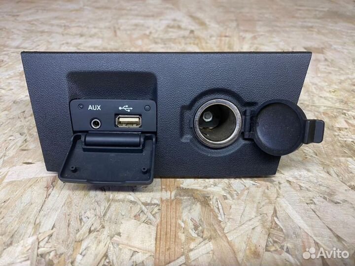 Разъем AUX / USB +прикуриватель Kia Ceed ED