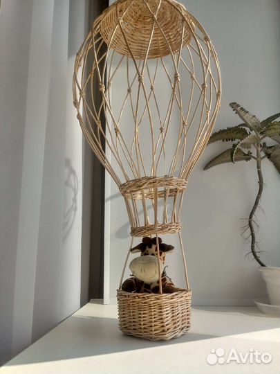 Воздушный шар с корзиной