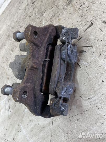 Суппорт тормозной передний правый Renault Logan