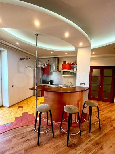 3-к. квартира, 130 м², 11/17 эт.