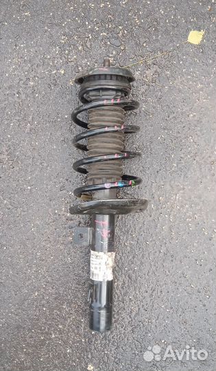 Стойка амортизатора передняя,правая. Pegeot 2008