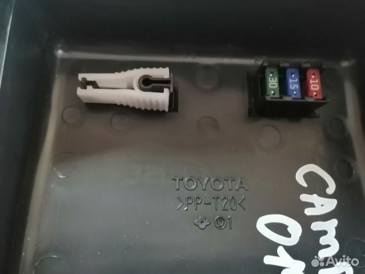 Крышка коробки предохранителей Toyota Camry