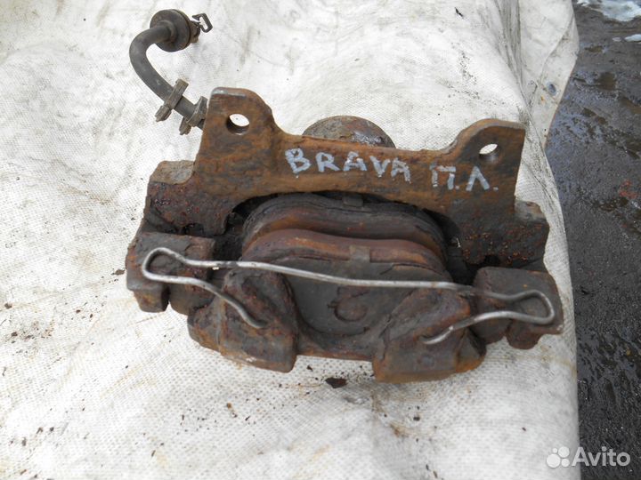 Передний левый суппорт Fiat Brava Фиат Брава