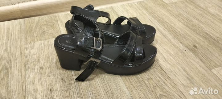Босоножки женские 38 размер