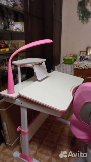 Школьная парта и стул
